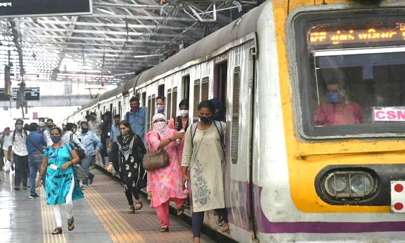 15 अगस्त से लोकल ट्रेनों में सफर कर सकेंगे आम लोग