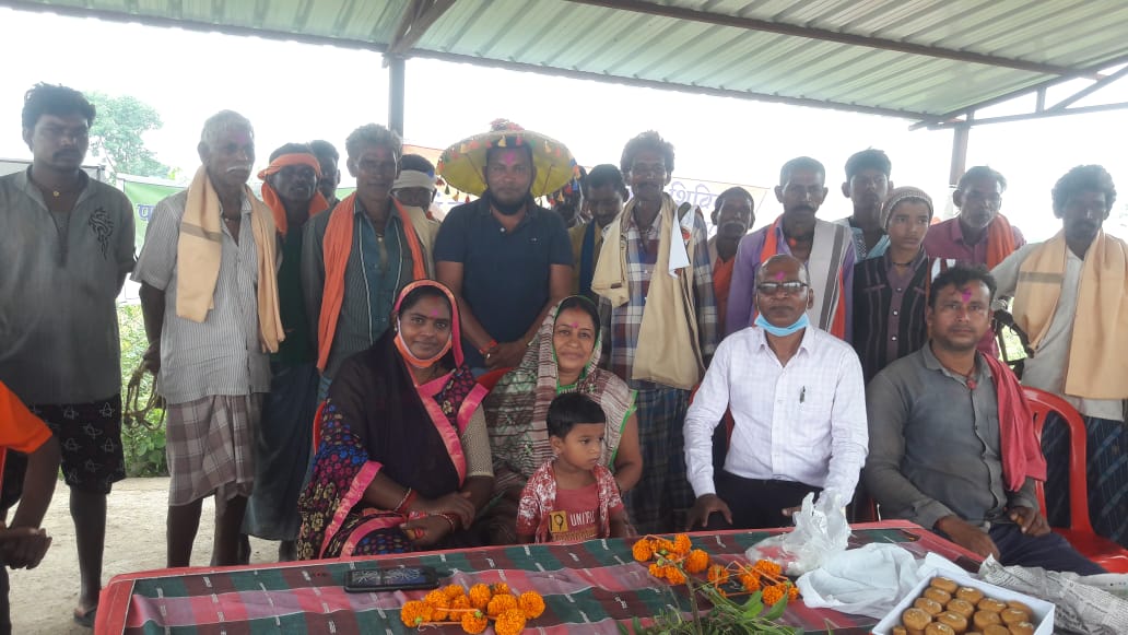 ग्राम थनौद में हरेली के उपलक्ष्य में पशु चिकित्सा शिविर आयोजित चरवाहा भी हुए सम्मानित