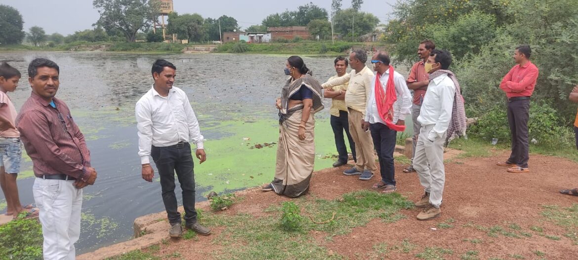 पानी दुषित होने की शिकायत पर जिला पंचायत अध्यक्ष शालिनी ने किया निस्तारी तालाब का निरीक्षण, दिए आवश्यक निर्देश…