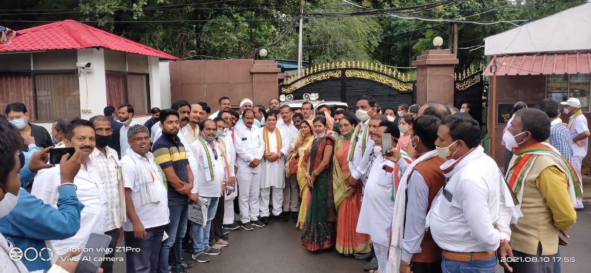 मुख्यमंत्री से मिले रायपुर ग्रामीण जिला कांग्रेस के पदाधिकारी, राज्य के हर वर्ग के हितों के लिये बनी राज्य सरकार की योजनाओं के लिये जताया आभार