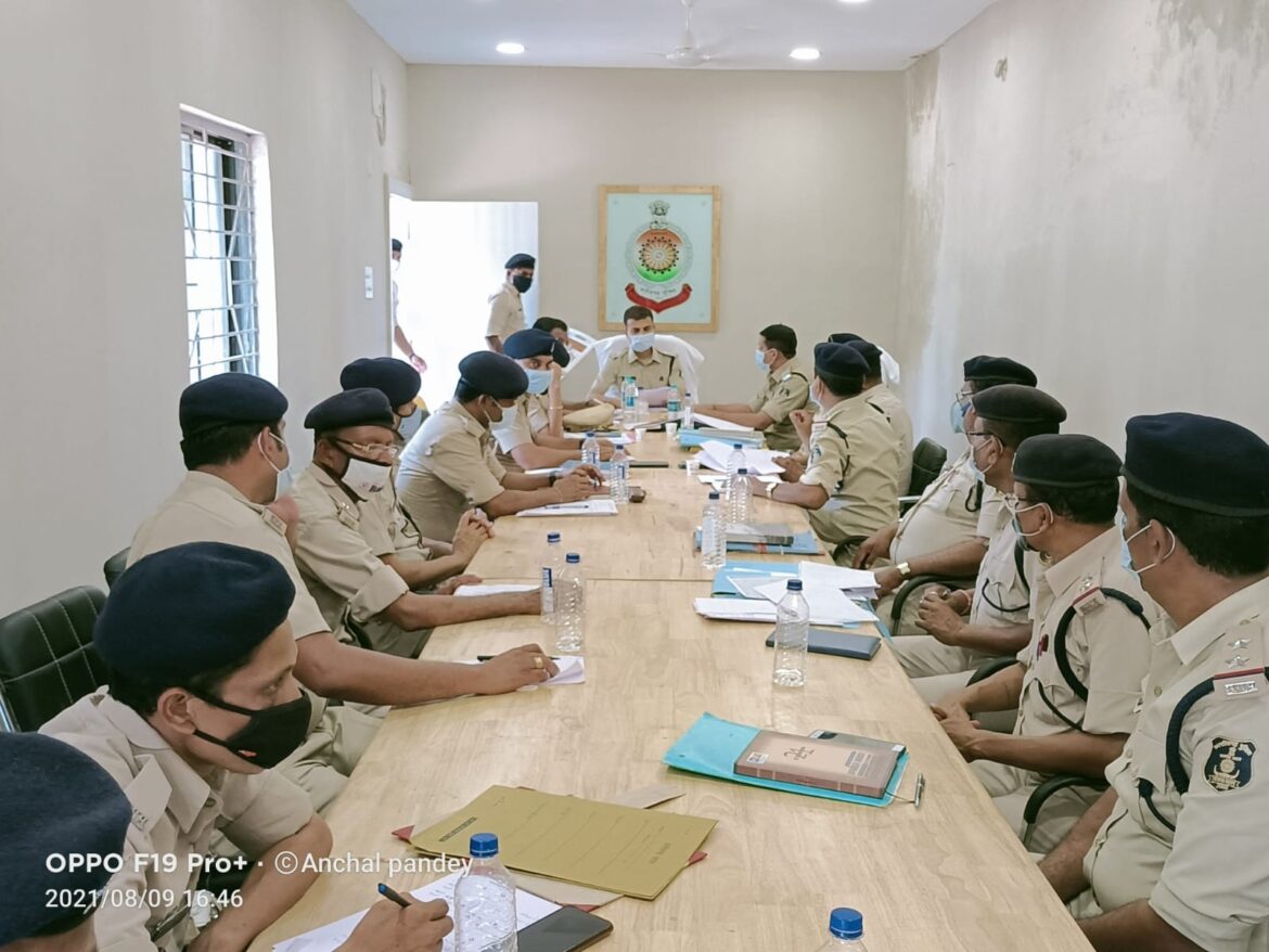 पुलिस अधीक्षक प्रशांत अग्रवाल थानों की अपराध समीक्षा मीटिंग लेने पहुंचे पाटन, लम्बित अपराधों को जल्द सुलझाने दिए निर्देश, सुनी पुलिसकर्मियों की व्यतिगत समस्यायें…