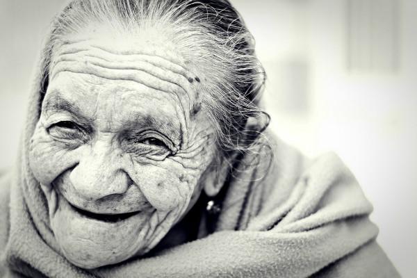 आंतों में मौजूद एक खास कीटाणु है 100 साल से ज्यादा उम्र की वजह