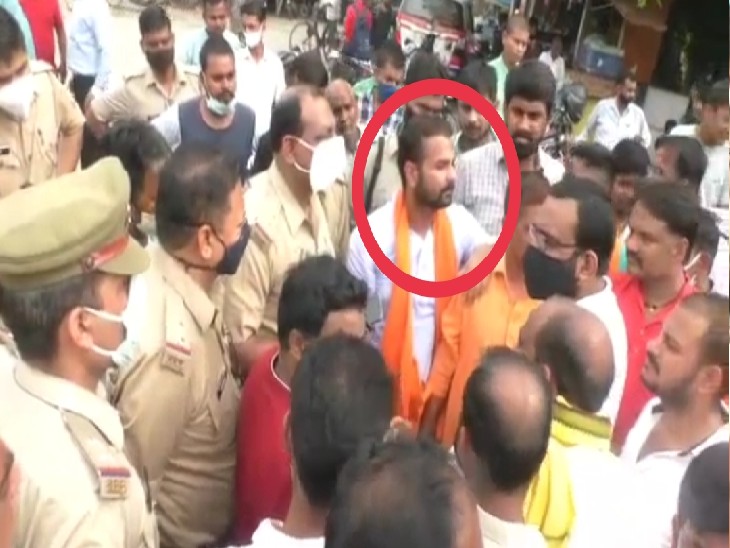 भाजपा विधायक के बेटे ने समर्थकों के साथ आरोपी को पीटा