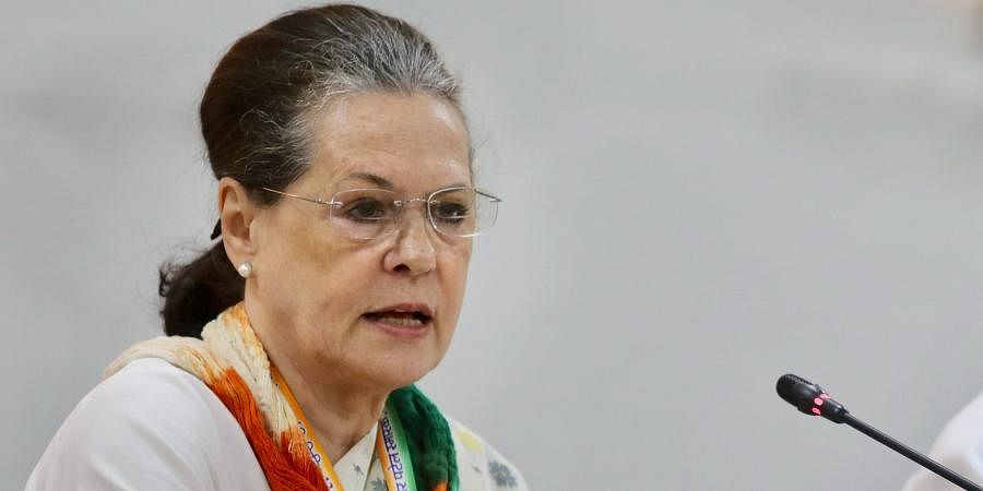 12 सांसदों के निलंबन पर सोनिया ने विपक्ष की मीटिंग बुलाई; राकांपा-शिवसेना पहुंचे