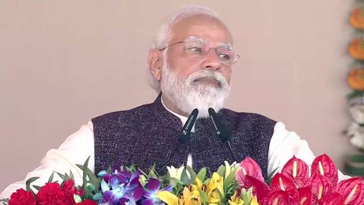 PM ने सपा पर साधा निशाना, कहा- ये लोग UP के लिए रेड अलर्ट हैं