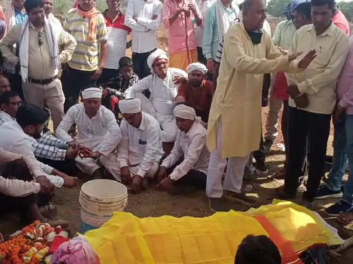 NRDA भवन के सामने शव रखकर श्रद्धांजलि देना चाहते थे किसान