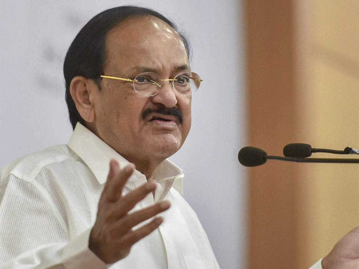 उपराष्ट्रपति बोले- हम पर शिक्षा का भगवाकरण करने का आरोप है