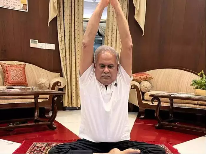दिल्ली में सीएम भूपेश बघेल ने किया योग,