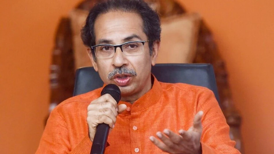 गुजरात से 30 विधायक एयरलिफ्ट कर दिल्ली लाए जा सकते हैं