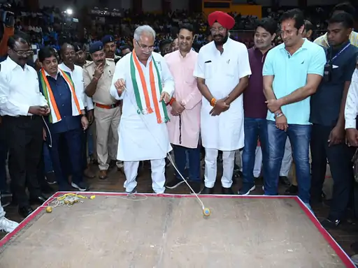 छत्तीसगढ़िया ओलिंपिक का आगाज:CM ने खिलाड़ियों के साथ भंवरा नचाया