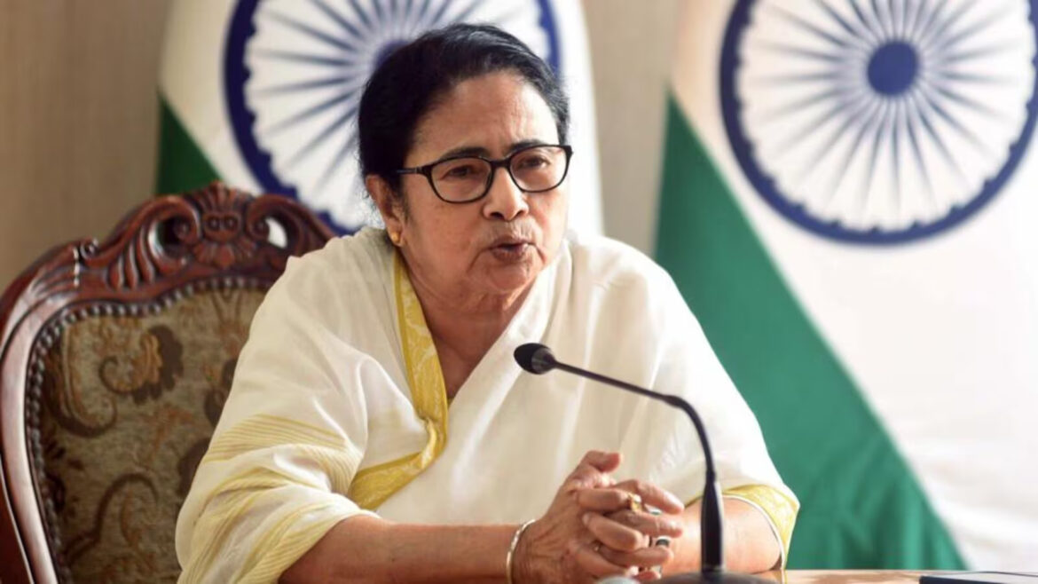 महुआ मोइत्रा की सदस्यता रद्द होने पर पहली बार बोलीं ममता
