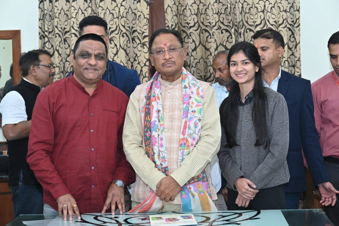 मुख्यमंत्री श्री विष्णुदेव साय से कार्टूनिस्ट श्री शर्मा ने की सौजन्य मुलाकात
