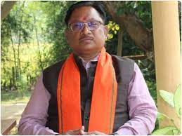मुख्यमंत्री ने श्री जागेश्वर यादव को देखते ही बड़े ही अपनेपन से पास बुलाया और गले लगाकर हाल-चाल पूछा