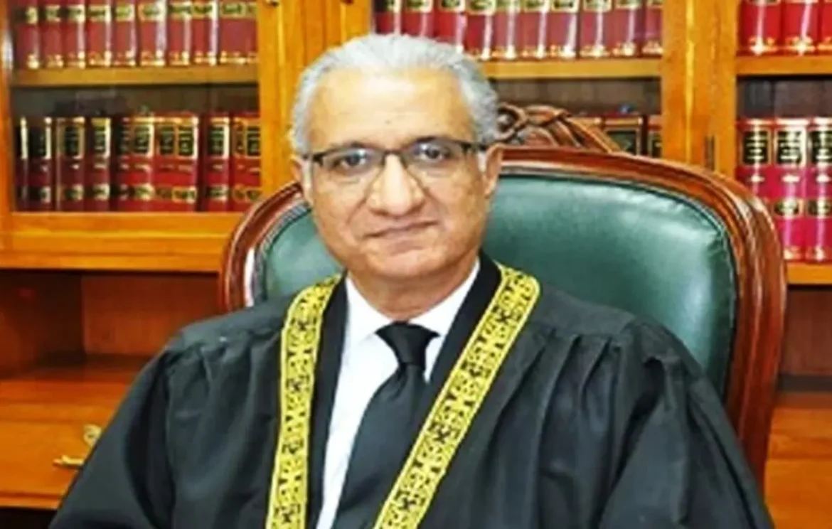 नवाज़ शरीफ को चुनाव लड़ने से अयोग्य ठहराने वाले जज ने अचानक दिया इस्तीफा