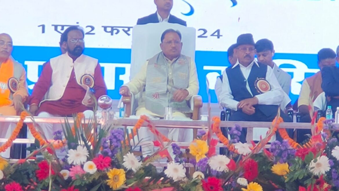 मुख्यमंत्री श्री विष्णु देव साय कोरिया जिले के बैकुंठपुर में आयोजित झुमका जल महोत्सव 2024 में शामिल हुए।