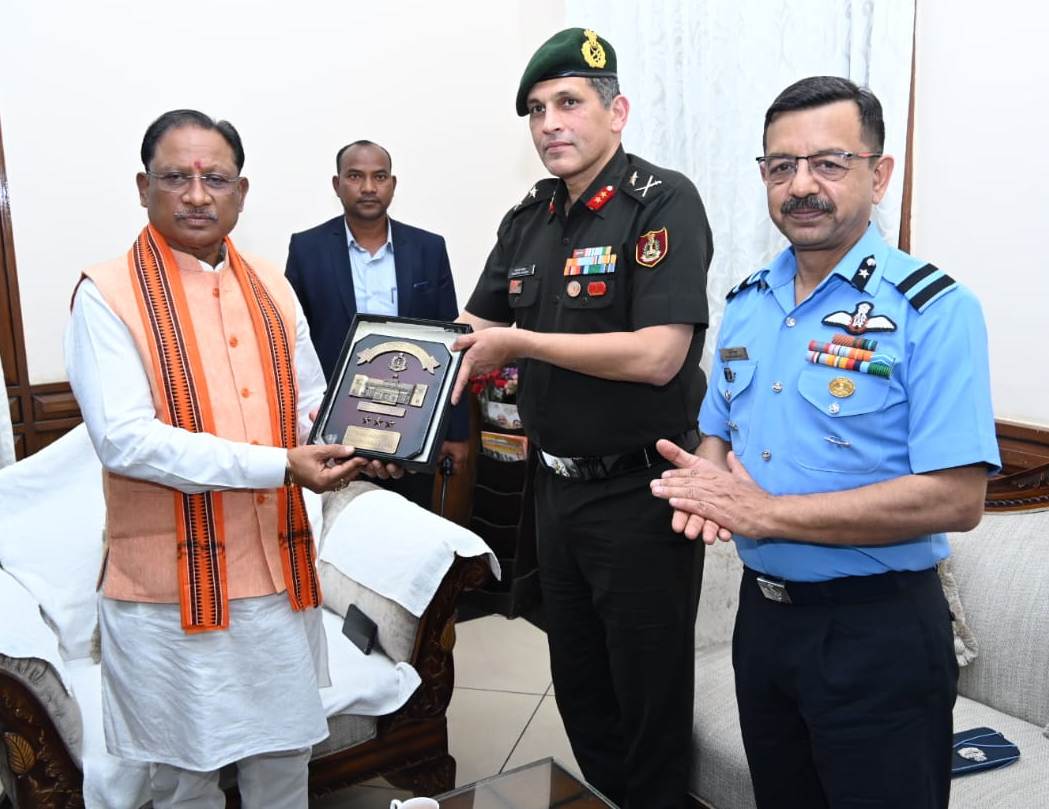 मुख्यमंत्री श्री विष्णु देव साय से राष्ट्रीय रक्षा महाविद्यालय के अध्ययन दल ने की सौजन्य मुलाकात