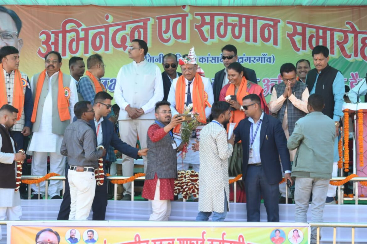 मुख्यमंत्री श्री विष्णु देव साय अभिनंदन एवं सम्मान समारोह को सम्बोधित कर रहे हैं
