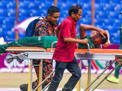 इंटरनेशनल मैच में एक के बाद एक 3 खिलाड़ी चोटिल, 2 तो स्ट्रेचर पर लौटे बाहर