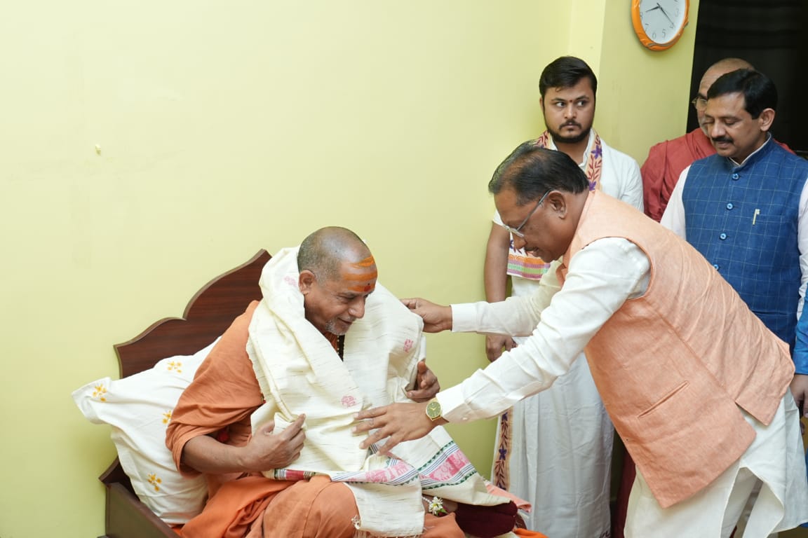 श्री शंकराचार्य जी ने राजिम कुंभ कल्प की भव्यता बढ़ाने में सरकार के प्रयासों की सराहना की