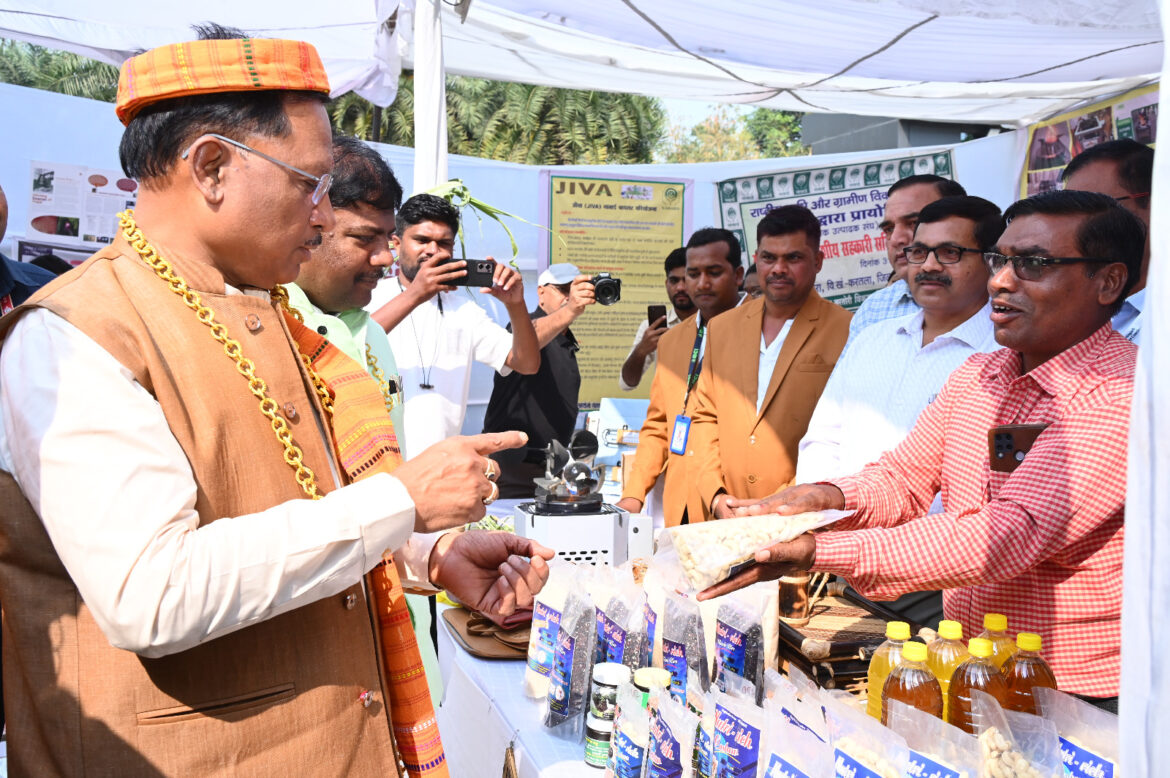 मुख्यमंत्री ने छत्तीसगढ़ जलवायु परिवर्तन कॉन्क्लेव 2024 में आयोजित प्रदर्शनी का उद्घाटन किया