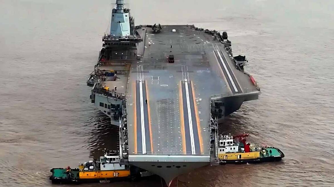 समुद्र में उतरा चीनी नौसेना का पहला सुपर कैरियर फुजियान