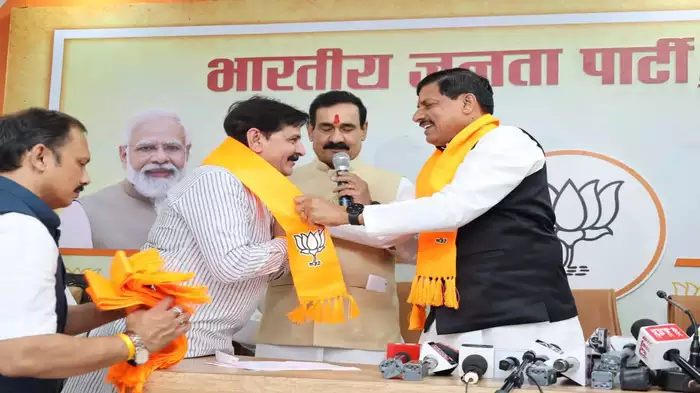 ‘हमने अपनी पारी खेली है और अब नई पीढ़ी के लिए…’, बीजेपी ज्वाइन करने पर हरिवल्लभ शुक्ला ने क्या कहा?