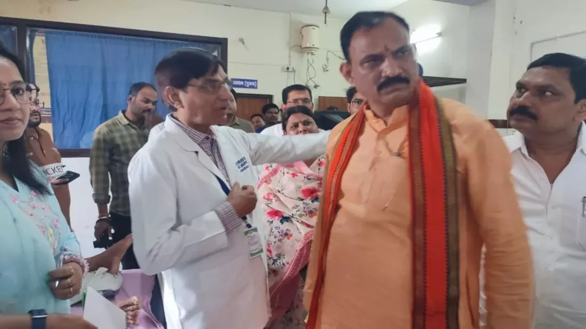 अफसरों को मंत्री श्याम बिहारी जायसवाल ने चेताया, जनता को सुविधाओं में नहीं होनी चाहिए कमी