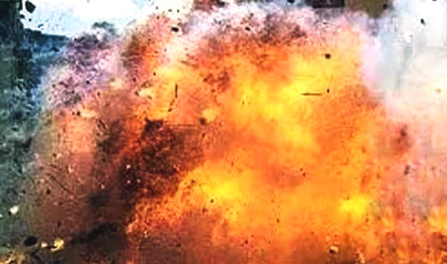 बीजापुर में नक्सली के बिछाए प्रेशर बम की चपेट में आई महिला