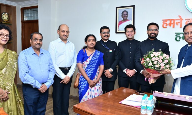 मुख्यमंत्री से भारतीय प्रशासनिक सेवा 2023 के प्रशिक्षु अधिकारियों ने की सौजन्य मुलाकात