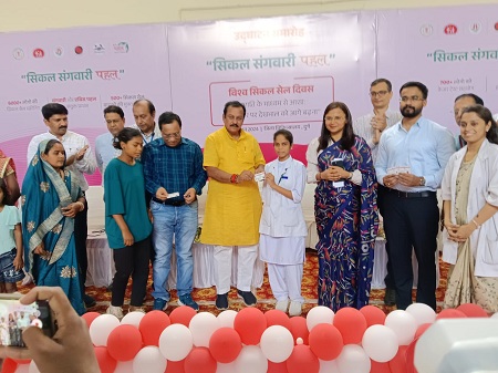 सांसद विजय बघेल के मुख्य आतिथ्य में आयोजित इस कार्यक्रम में ईलाज पुस्तिका का विमोचन किया गया