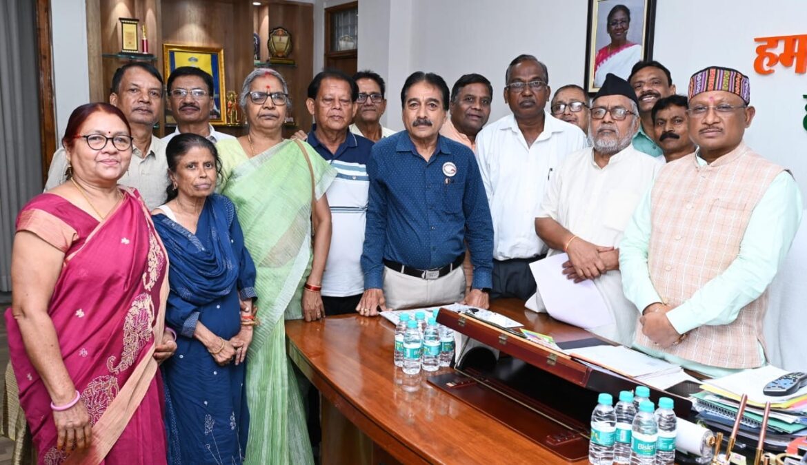 मुख्यमंत्री विष्णु देव साय से भारतीय राज्य पेंशनर्स महासंघ के प्रतिनिधिमंडल ने की सौजन्य मुलाकात