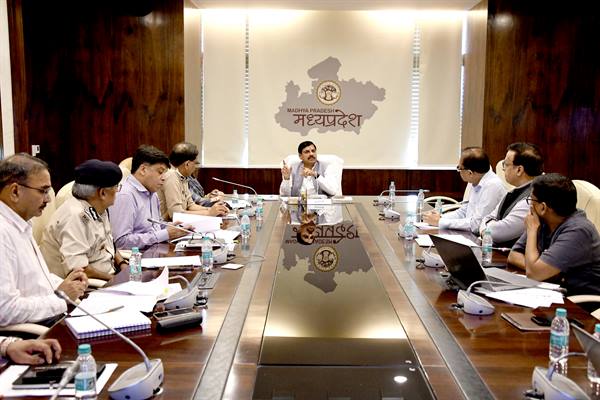 बाढ़ नियंत्रण कक्ष 24 घंटे कार्य करें, बांधों के गेट खुलने से पहले ग्रामीणों को करें सूचित: मुख्यमंत्री डॉ. यादव