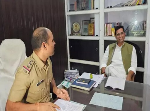 विधायक देवेंद्र यादव ने एमएमएस कांड के मामले में अपना बयान थाने में दर्ज कराई