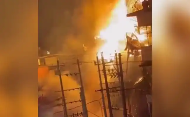 चीन के शॉपिंग मॉल में आग ने बरपाया कहर, 16 लोगों की हुई मौत