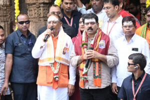 मुख्यमंत्री विष्णुदेव साय ने उपमुख्यमंत्री विजय शर्मा के साथ भोरमदेव बाबा भगवान शिव का दर्शन कर मंत्रोच्चारण के साथ विशेष पूजा-अर्चना और रुद्राभिषेक किया