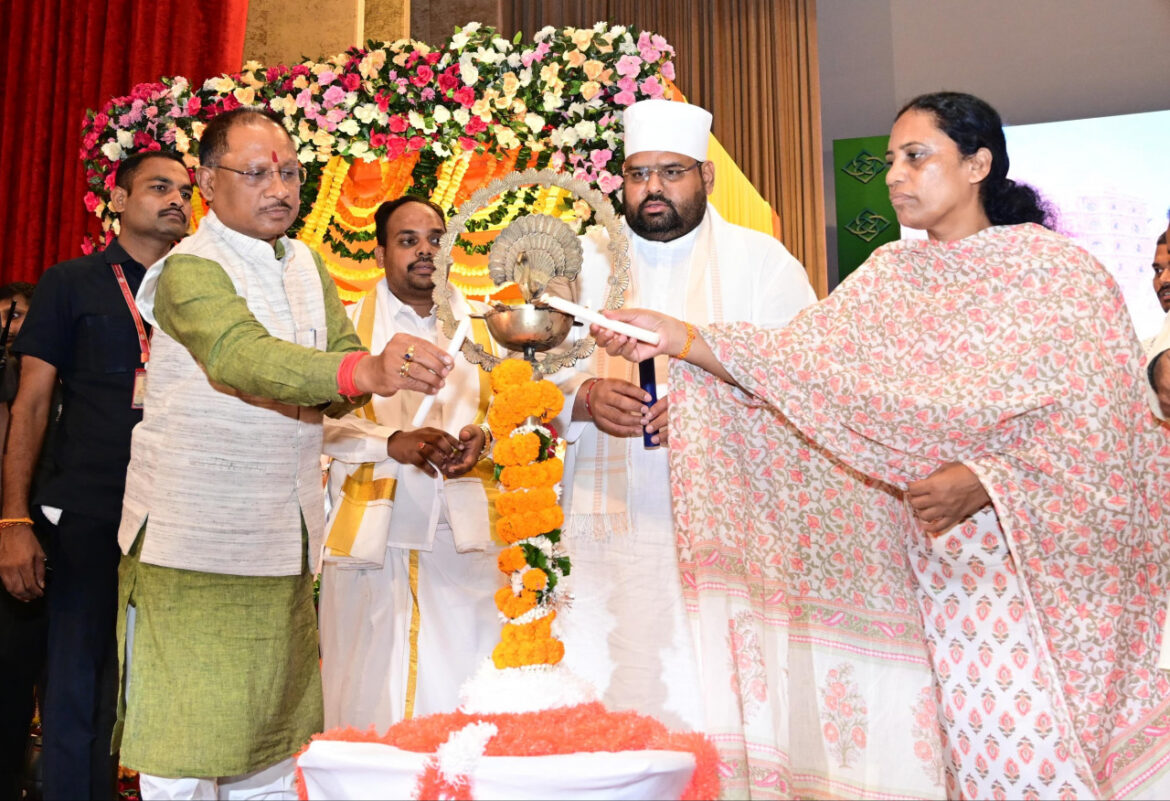 मुख्यमंत्री विष्णु देव साय विहंगम योग संत-समाज के कार्यक्रम में हुए शामिल