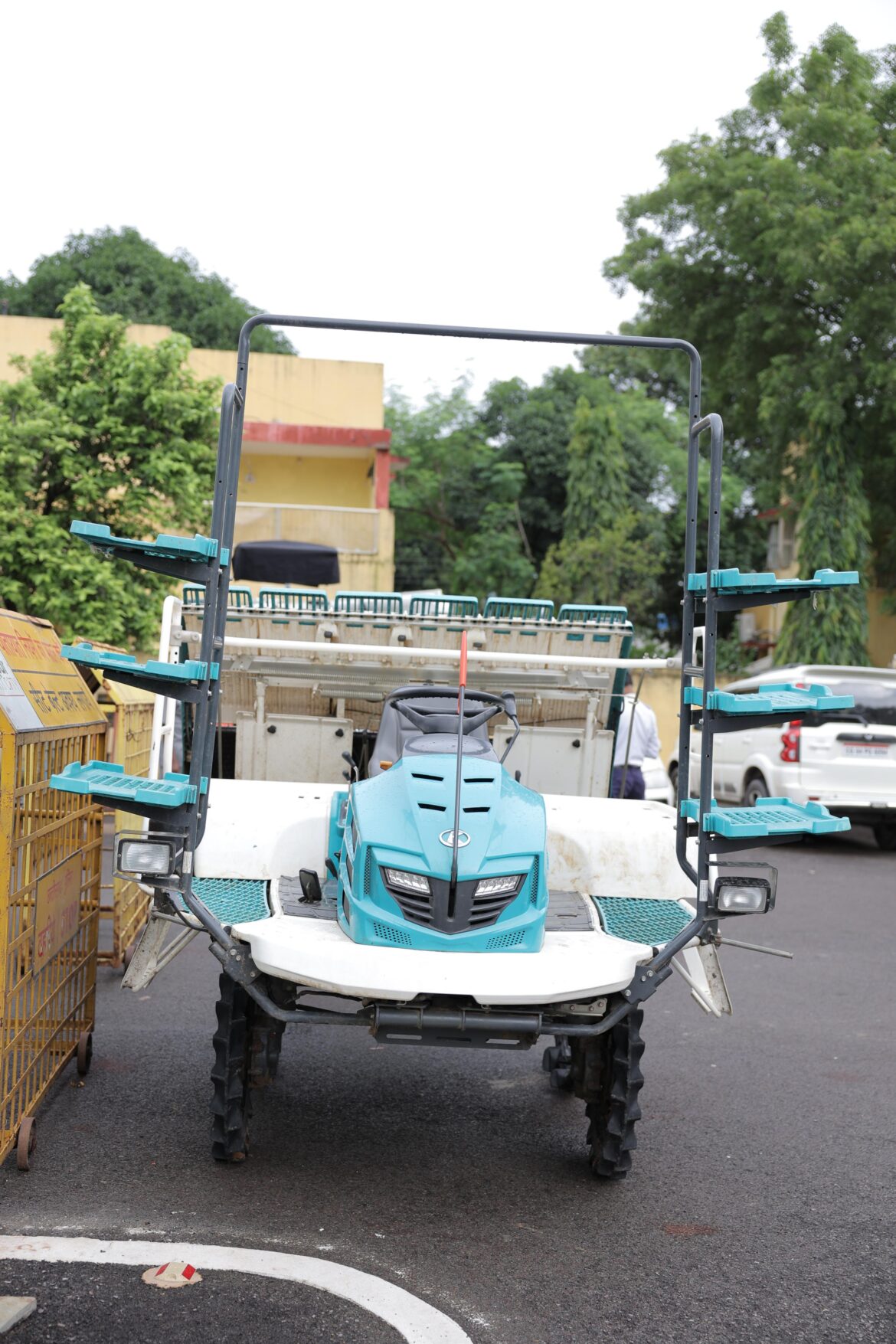 मुख्यमंत्री निवास में लगी कृषि यंत्रों की प्रदर्शनी,किसानों को अनुदान पर 1600 ट्रैक्टर दिए जाने का लक्ष्य,मुख्यमंत्री निवास में बिखरी हरेली तिहार की छटा