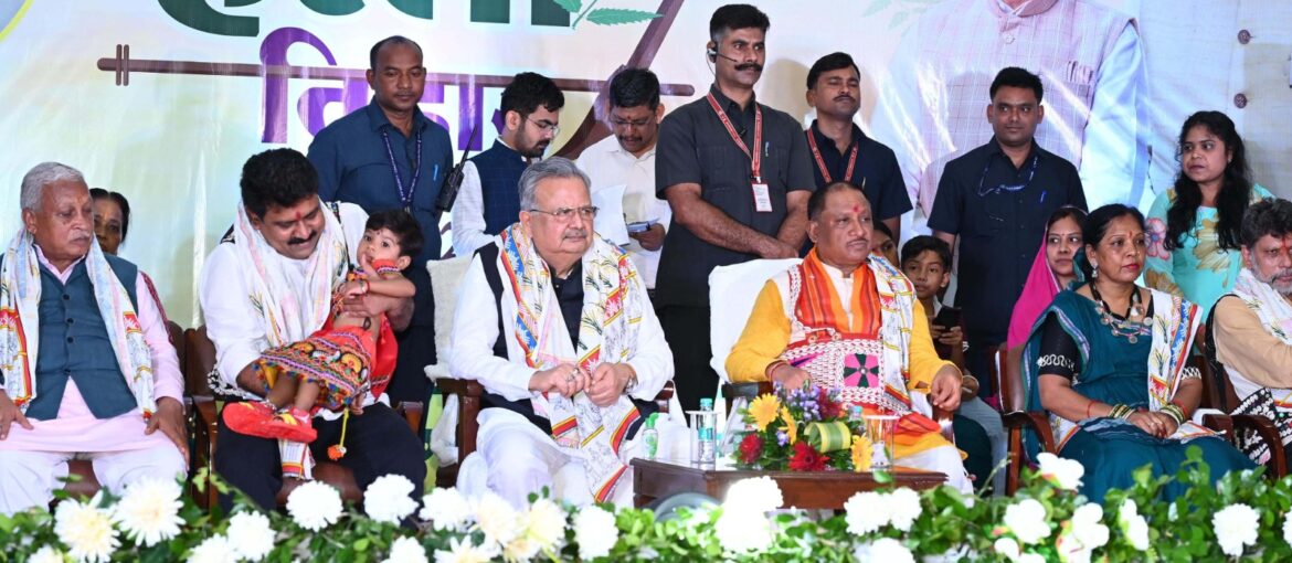 मुख्यमंत्री ने गौरी-गणेश और भगवान शिव की पूजा-अर्चना कर प्रदेशवासियों की सुख-समृद्धि की कामना की