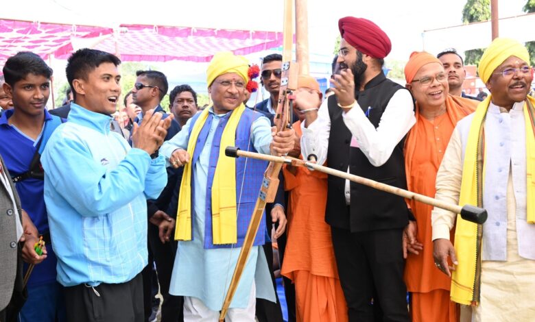 विश्व आदिवासी दिवस…आदिवासी अंचलों में पहुंच रही हैं तेजी से विकास योजनाएं