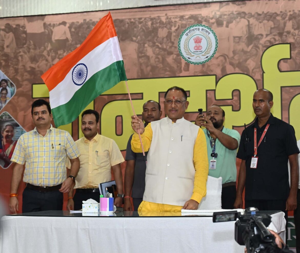 मुख्यमंत्री ने ‘‘हर घर तिरंगा’’ अभियान का किया शुभारंभ,मुख्यमंत्री निवास “भारत माता की जय” और “वंदे मातरम” से गूंजा उठा