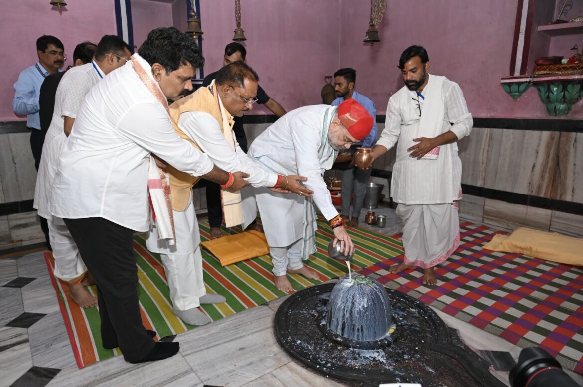 गृह मंत्री श्री अमित शाह ने महाप्रभु वल्लभाचार्य जी के मुख्य प्राकट्य बैठक स्थल और चम्पेश्वर महादेव की पूजा-अर्चना की