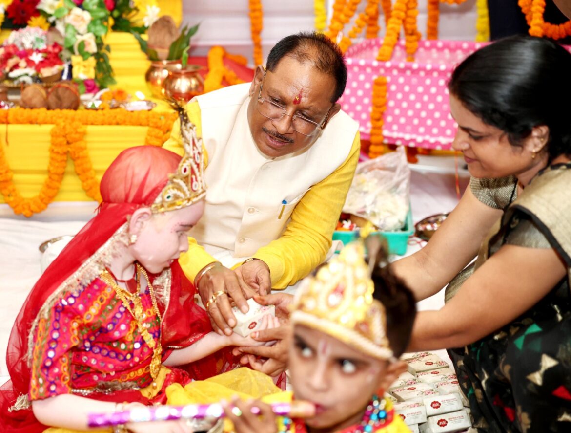 जन्माष्टमी पर मुख्यमंत्री श्री विष्णु देव साय ने श्रीकृष्ण की पूजा कर प्रदेश की सुख-समृद्धि और खुशहाली की कामना की