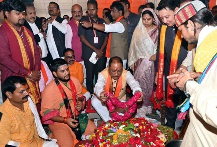 मुख्यमंत्री विष्णुदेव साय रूद्रामहाभिषेक में शामिल हुए