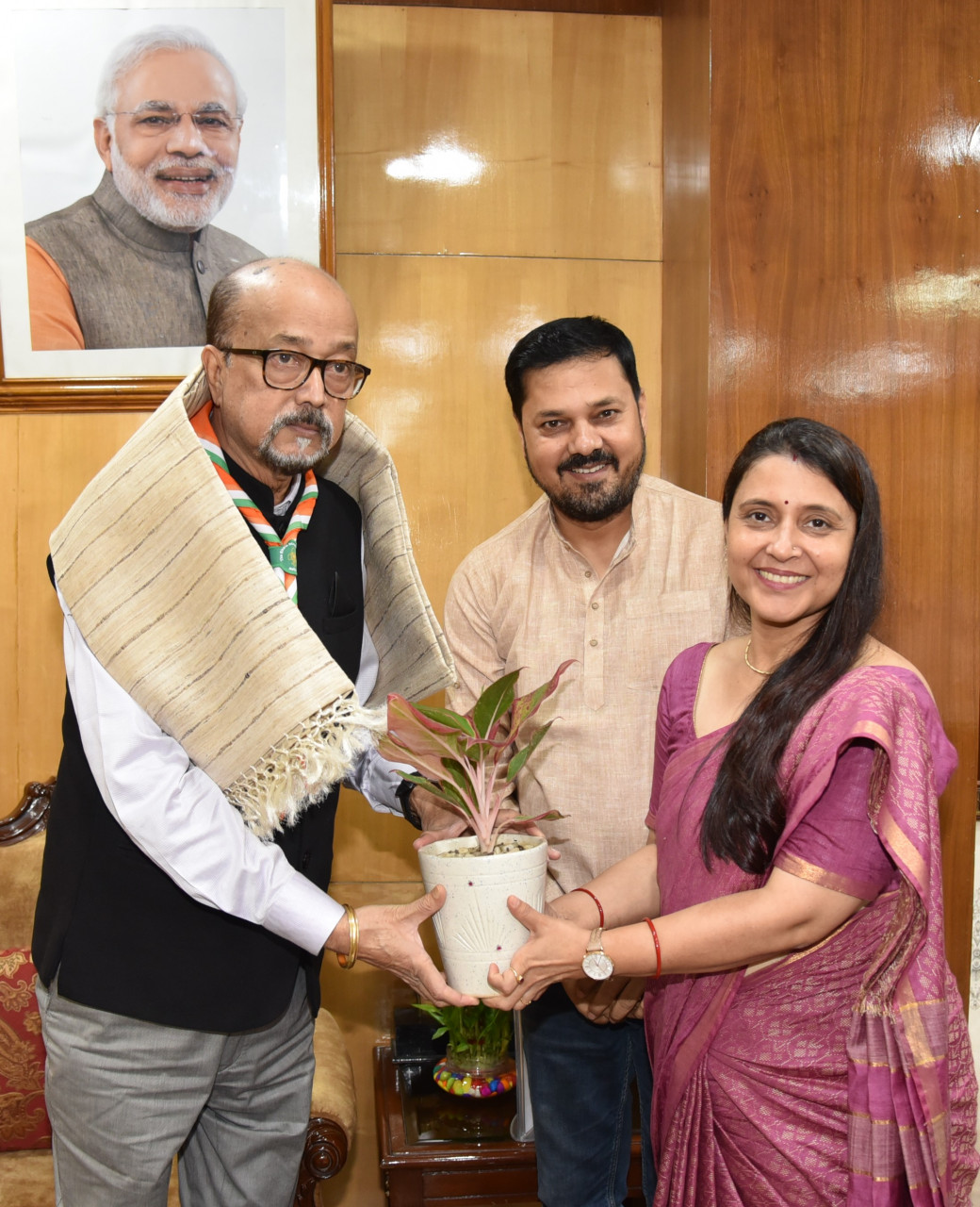 राज्यपाल रमेन डेका से विधायक अनुज शर्मा ने सौजन्य भेंट की