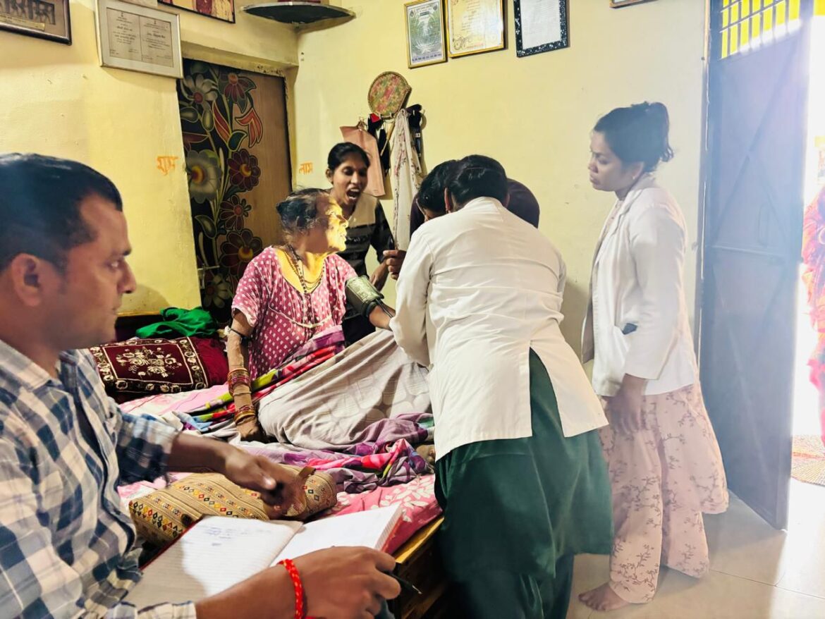 विख्यात पंडवानी गायिका श्रीमती तीजन बाई के स्वास्थ्य पर रखी जा रही निगरानी