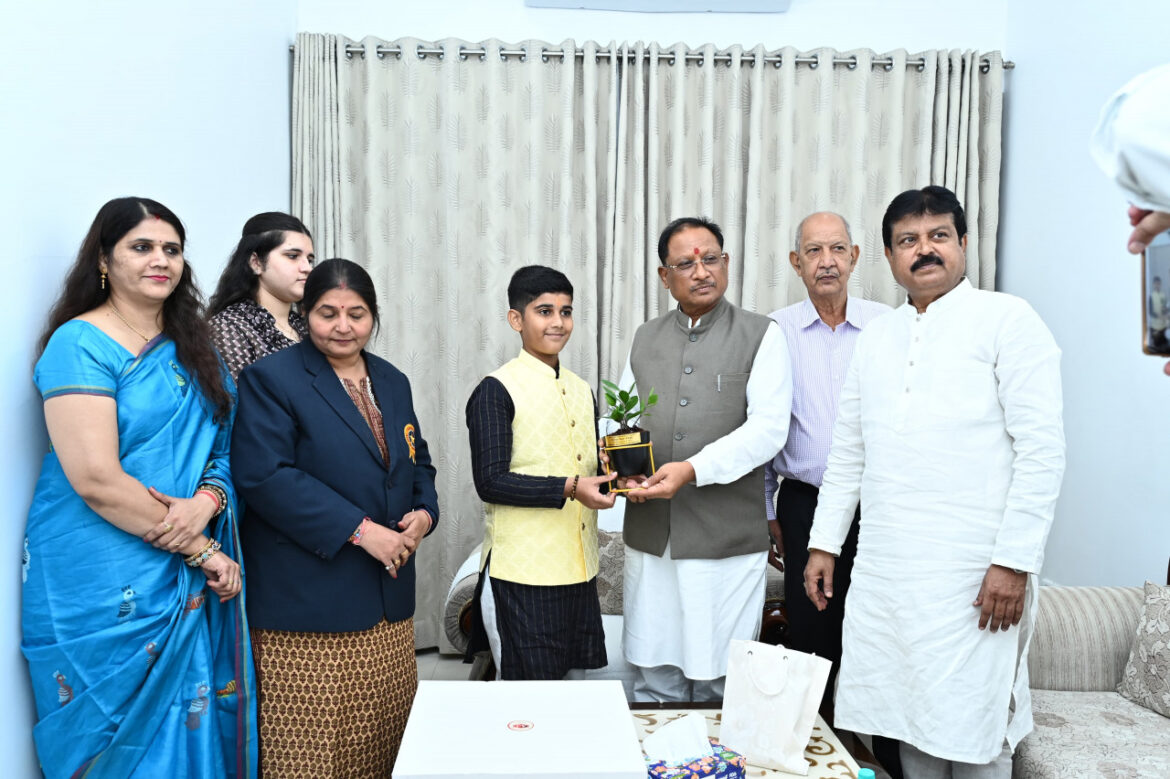 मुख्यमंत्री साय से बाल पर्यावरण मित्र और लिटिल योग गुरु आदित्य राजे ने की सौजन्य मुलाकात