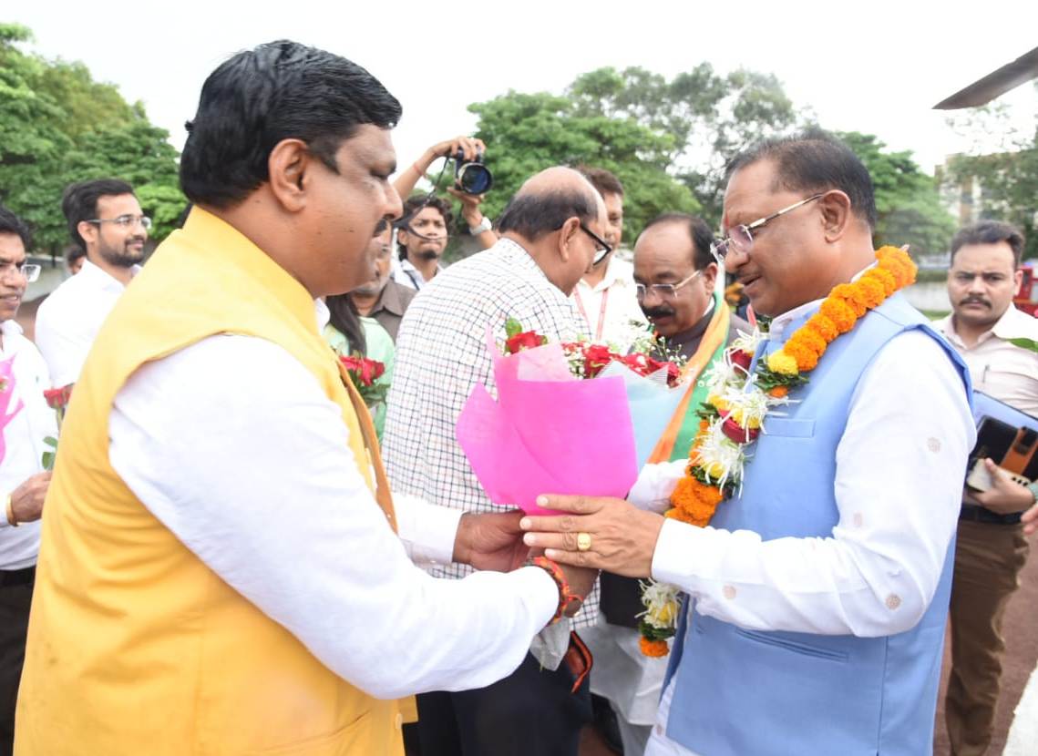 मुख्यमंत्री श्री साय का दुर्ग पहुंचने पर आत्मीय स्वागत