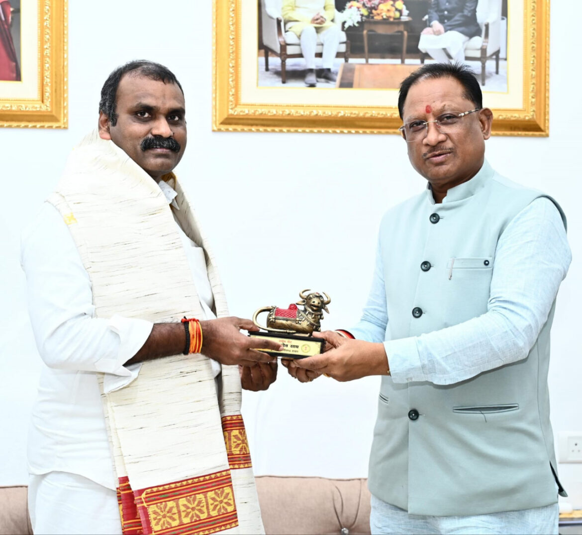 मुख्यमंत्री साय से केंद्रीय राज्यमंत्री डॉ. एल. मुरुगन ने सौजन्य मुलाकात की