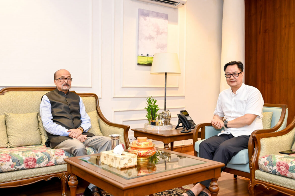राज्यपाल रमेन डेका ने केंद्रीय मंत्री किरन रिजिजू से सौजन्य भेंट की