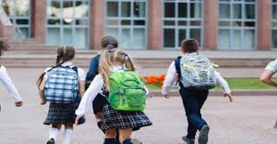 ब्रिटेन के स्कूलों में बच्चों का नया ट्रेंड: खुद को मान रहे ड्रैगन, सांप और भेड़िया